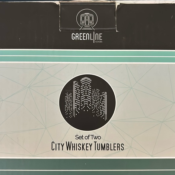⭐️NWT⭐️ Set of two whiskey tumblers, etched glass, New York City skyline - Picture 7 of 7